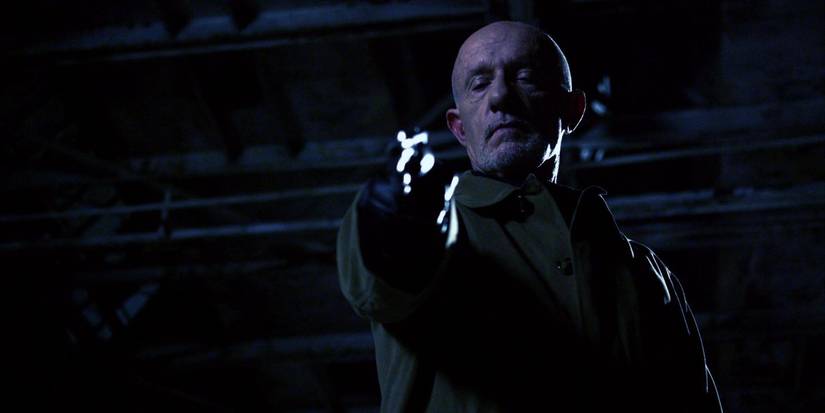 Mike aponta uma arma em Better Call Saul