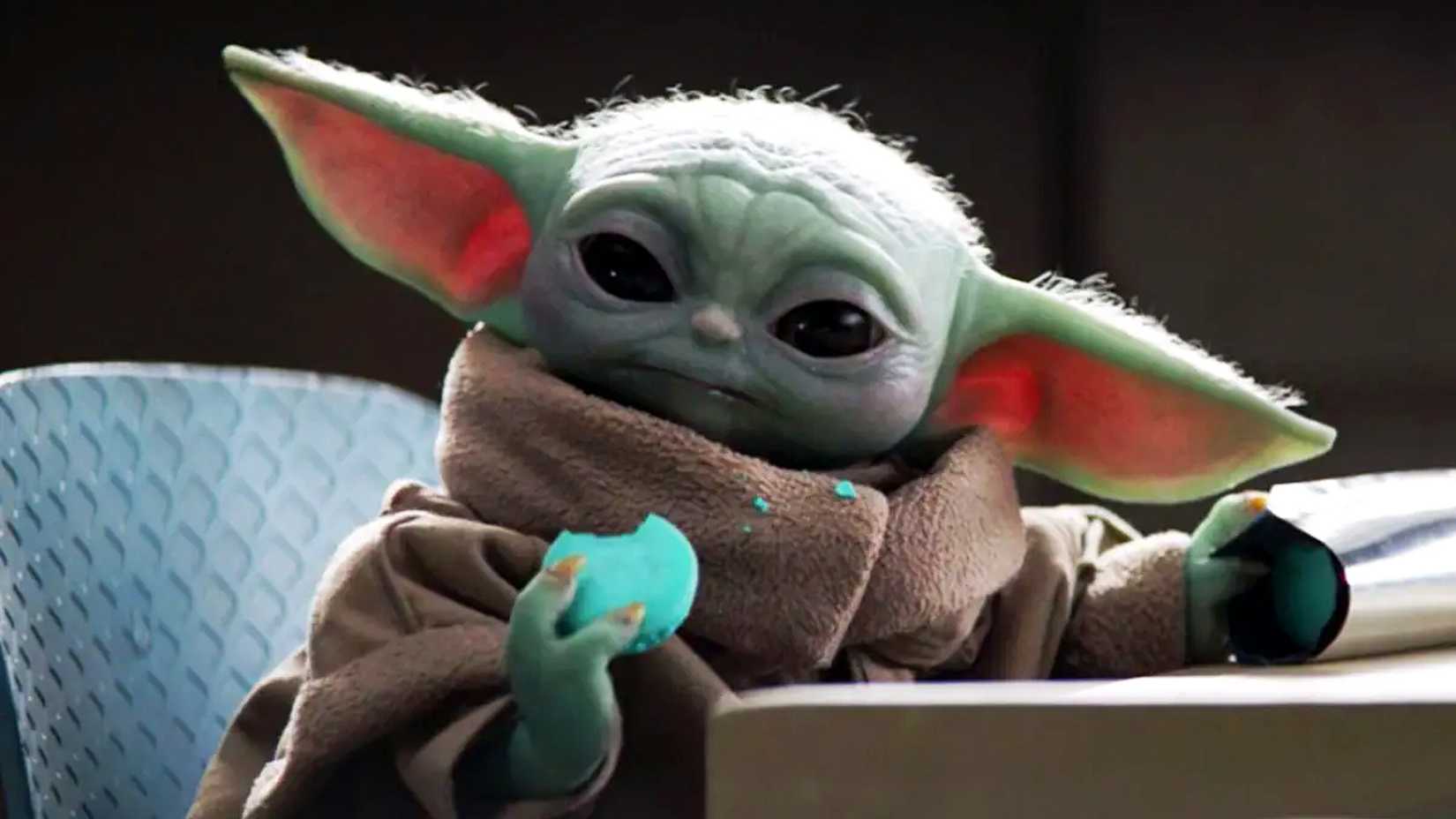 Grogu comendo biscoitos em The Mandalorian