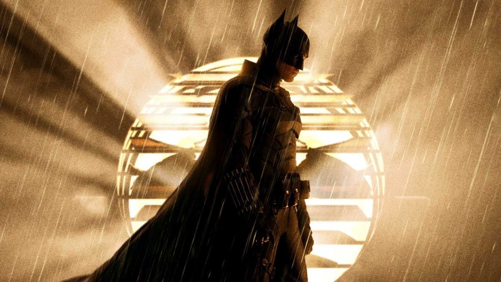 Robert Pattinson como Batman com o Bat-sinal